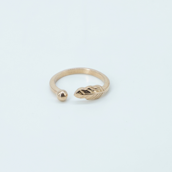 Flying feather ring
